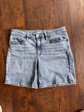 Mid rise Lee shorts